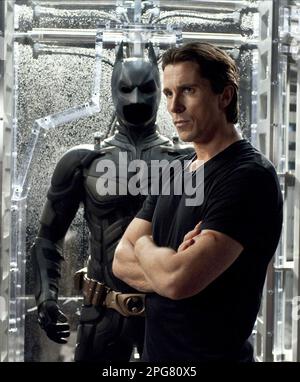 Le Chevalier noir lève Christian Bale Banque D'Images