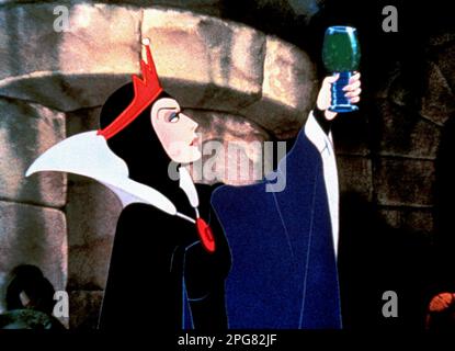 Snow White et les sept Dwarfs Queen / Witch Banque D'Images