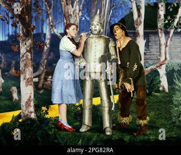 The Wizard of Oz 1939 Dorothy, Tin Man & Scarecrow Banque D'Images