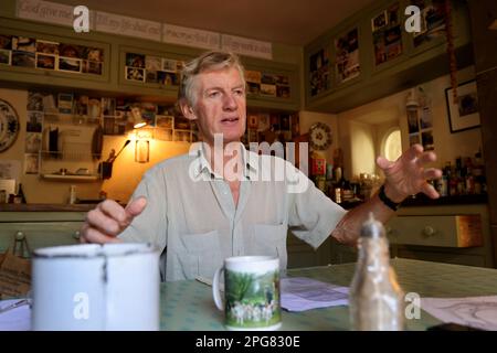 Rory Young, à la maison à Cirencester. Banque D'Images