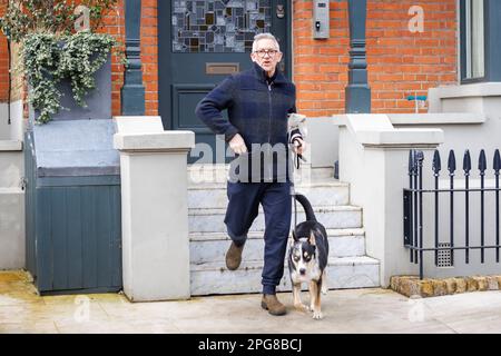 Gary Lineker quitte sa maison dans le sud de Londres ce matin. Photo prise le 12th mars 2023. © Belinda Jiao jiao.bilin@gmail.com 07598931257 https://W Banque D'Images