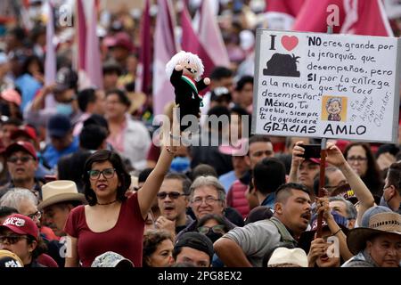 Mexico, Mexique. 18th mars 2023. Des milliers de personnes assistent à la cérémonie des 85 ans de l'expropriation des hydrocarbures dans le Zocalo à Mexico. Sur 18 mars 2023 à Mexico, Mexique (photo de Luis Barron/Eyepix/Sipa USA) crédit: SIPA US/Alay Live News