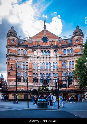 Londres, Royaume-Uni, septembre 2022, vue sur le Palace Theatre par Cambridge Circus Banque D'Images