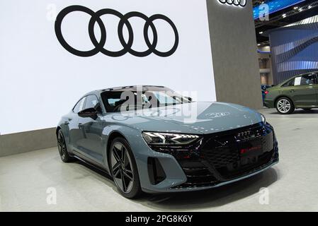 Nonthaburi, Thaïlande. 21st mars 2023. Une voiture Audi RS e-tron GT vue pendant l'événement. Le salon international de l'automobile de Bangkok 44th s'est tenu à impact Muang Thong à Nonthaburi, où plus de 40 grandes marques de constructeurs automobiles ont participé à l'exposition annuelle de leurs produits et technologies automobiles, y compris les nouveaux véhicules électriques. Crédit : SOPA Images Limited/Alamy Live News Banque D'Images