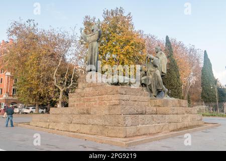 Rome, Italie - 7 décembre 2022 : monument de Saint François d'Assise. Banque D'Images