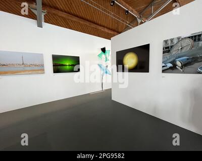 France. 21st mars 2023. Exposition inaugurale de Hangar y 'machines volantes dans l'air' organisée par Art Explora. Il rend hommage à la fonction principale du Hangar y en offrant une histoire de machines volantes ainsi qu'une promenade artistique en plein air à Meudon, en France, sur 21 mars 2023. Photo de Marie Hubert Psaira/ABACAPRESS.COM crédit: Abaca Press/Alay Live News Banque D'Images