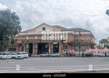 Rome, Italie - 8 décembre 2022: Gare de Rome Porta San Paolo. Banque D'Images