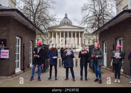 Londres, Royaume-Uni. 21st mars 2023. Les membres de l'UCU (University and College Union) ont distribué des dépliants d'information au piquet de grève à l'extérieur de l'UCL (University College London), tandis que le personnel de l'université poursuit ses grèves sur les salaires et les conditions de travail. Crédit : SOPA Images Limited/Alamy Live News Banque D'Images