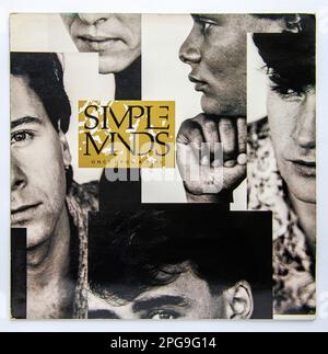 LP couverture de Once Upon a Time, le septième album studio du groupe écossais simple Minds, qui a été publié en 1985 Banque D'Images