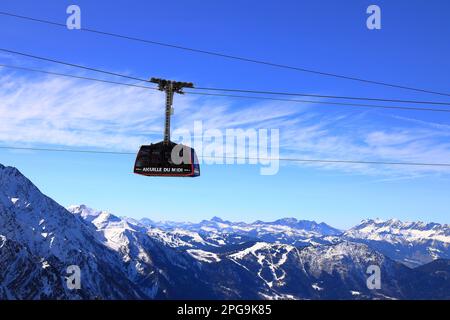 Le téléphérique au sommet de l'aiguille du midi dans le massif du Mont blanc. Alpes françaises, Europe. Banque D'Images