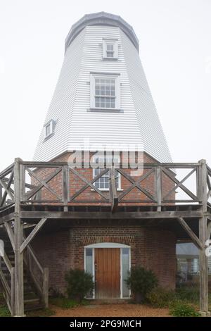 Moulin à vent converti. Maisons traditionnelles, cadre rural, Royaume-Uni. Architecte: na, 2020. Banque D'Images
