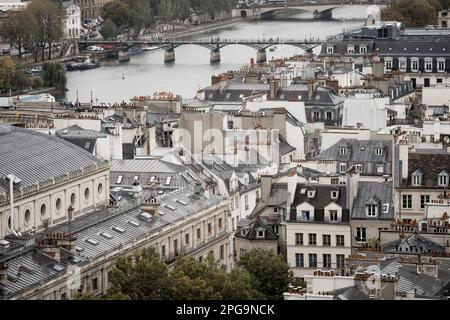 Vue aérienne sur les toits de Paris Banque D'Images