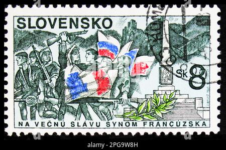 MOSCOU, RUSSIE - 16 MARS 2023: Timbre-poste imprimé en Slovaquie montre 50th anniversaire du soulèvement slovaque, série, vers 1994 Banque D'Images