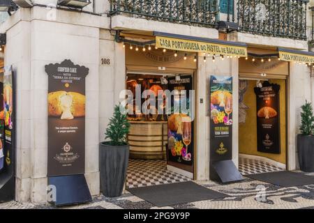 Lisbonne, Portugal gâteau traditionnel de morue avec magasin de fromage extérieur avec panneau, Casa Portuguesa do pastel de Bacalhau. Banque D'Images