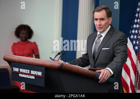 Washington, États-Unis. 21st mars 2023. Le porte-parole du Conseil de sécurité nationale, John Kirby, prend la parole au cours du briefing de presse quotidien dans la salle James Brady de la Maison Blanche sur 21 mars 2023. (Photo d'Oliver Contreras/Pool/ABACAPRESS.COM) Credit: Abaca Press/Alay Live News Banque D'Images