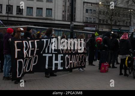 Bristol, Royaume-Uni, 21st mars 2023. La police et les manifestants contre la violence policière se réunissent à la Bearpit et à l'extérieur du commissariat de police de Bridewell, à l'occasion du premier anniversaire de la mort de la manifestation Bill à Bristol, au cours de laquelle plusieurs manifestants ont été arrêtés, dont certains restent en prison. J.B. Coll Banque D'Images