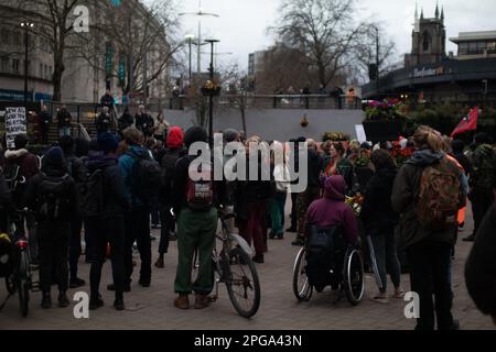 Bristol, Royaume-Uni, 21st mars 2023. La police et les manifestants contre la violence policière se réunissent à la Bearpit et à l'extérieur du commissariat de police de Bridewell, à l'occasion du premier anniversaire de la mort de la manifestation Bill à Bristol, au cours de laquelle plusieurs manifestants ont été arrêtés, dont certains restent en prison. J.B. Coll Banque D'Images