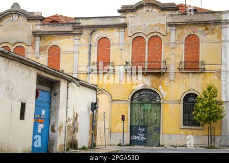 Lisbonne, Portugal- 21 octobre 2022 : anciennes et anciennes usines abandonnées à Lisbonne, Portugal Banque D'Images