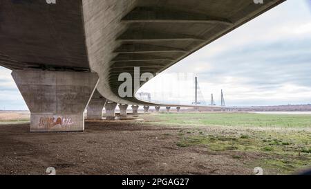 Le pont Mersey Gateway à Widnes, au-dessus de la rivière Mersey. Ouvert par la reine en juin 2018 Banque D'Images