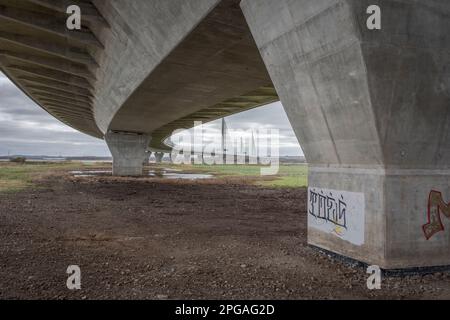 Le pont Mersey Gateway à Widnes, au-dessus de la rivière Mersey. Ouvert par la reine en juin 2018 Banque D'Images