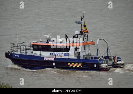 SV Thame, exploité par l'équipe d'arpentage hydrographique de l'Administration portuaire de London, a vu travailler sur la Tamise à l'est de Londres Banque D'Images