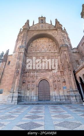 Vue extérieure façade du couvent San Esteban à Salamanque (Espagne). Banque D'Images