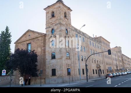 L'église du vénérable troisième ordre de Carmen, connue sous le nom d'église de Carmen de Abajo, est le seul vestige du couvent de San Andrés de Salamanc Banque D'Images