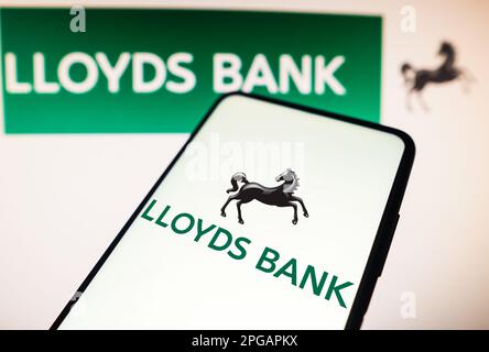 Brésil. 21st mars 2023. Dans cette illustration, le logo Lloyds Bank est visible sur un smartphone. Crédit : SOPA Images Limited/Alamy Live News Banque D'Images