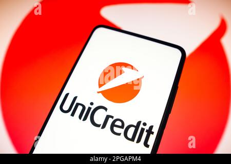 Brésil. 21st mars 2023. Dans cette illustration, le logo UniCredit est affiché sur un smartphone. Crédit : SOPA Images Limited/Alamy Live News Banque D'Images