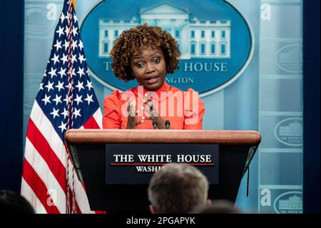 Washington, États-Unis. 21st mars 2023. Karine Jean-Pierre, Attachée de presse de la Maison Blanche, s'exprimant lors d'un point de presse dans la salle des conférences de presse de la Maison Blanche. (Photo de Michael Brochstein/Sipa USA) crédit: SIPA USA/Alay Live News Banque D'Images