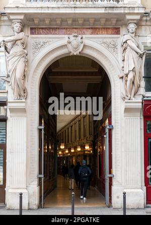 Entrée au passage Bourg-l'Abbe à Paris, France Banque D'Images
