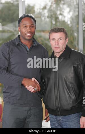 World Heavy Professional Boxing champ Lennox Lewis et pole Vault 1994-2020 record du monde, 6,14m, S.Bubka, les deux champs olympiques de Séoul se sont réunis à Kiev Banque D'Images