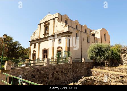 Zone archéologique et Église Sainte Marie Immaculée (Chiesa di Maria Santissima Immacolata) à Lipari, province de Messine, Italie. Banque D'Images