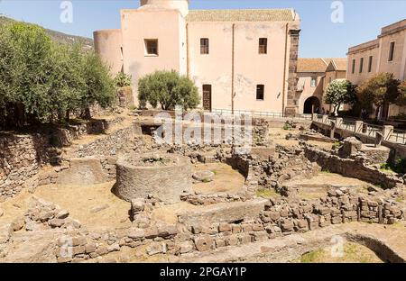 Zone archéologique et Église Sainte Marie Immaculée (Chiesa di Maria Santissima Immacolata) à Lipari, province de Messine, Italie. Banque D'Images