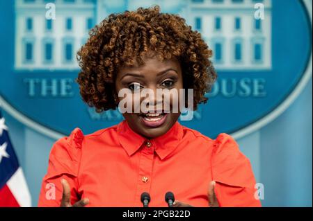 Washington, États-Unis. 21st mars 2023. Karine Jean-Pierre, Attachée de presse de la Maison Blanche, s'exprimant lors d'un point de presse dans la salle des conférences de presse de la Maison Blanche. Crédit : SOPA Images Limited/Alamy Live News Banque D'Images