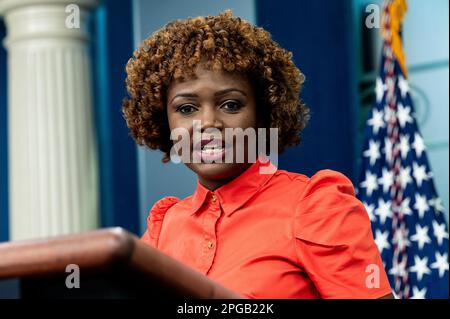 Washington, États-Unis. 21st mars 2023. Karine Jean-Pierre, Attachée de presse de la Maison Blanche, s'exprimant lors d'un point de presse dans la salle des conférences de presse de la Maison Blanche. Crédit : SOPA Images Limited/Alamy Live News Banque D'Images