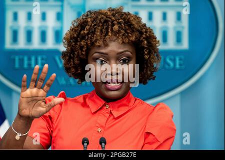 Washington, États-Unis. 21st mars 2023. Karine Jean-Pierre, Attachée de presse de la Maison Blanche, s'exprimant lors d'un point de presse dans la salle des conférences de presse de la Maison Blanche. Crédit : SOPA Images Limited/Alamy Live News Banque D'Images