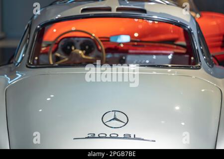 Coupé Mercedes-Benz 300 SL (1955) Gullwing. Mercedes Museum, Stuttgarts le musée le plus visité fait partie du monde Mercedes-Benz à Untertuerkheim et Banque D'Images