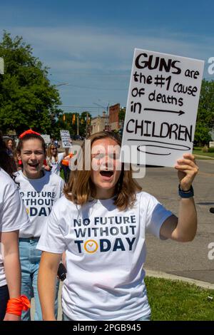 Oxford, Michigan, États-Unis, 11 juin 2022, des centaines se sont ralliées à des lois plus strictes sur le contrôle des armes à feu dans la ville où quatre étudiants ont été abattus à Oxford High Banque D'Images