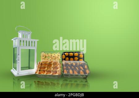 Assortiment de biscuits indonésiens pour célébrer l'eid al fitr (Kue Lebaran) sur un fond coloré Banque D'Images