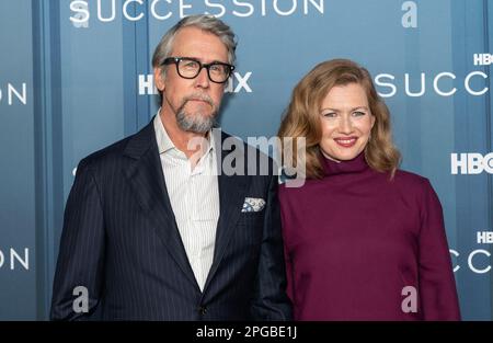 20 mars 2023, New York, New York, États-Unis : Alan Ruck et Mireille Enos assistent à la première saison 4 de la chaîne HBO à Jazz au Lincoln Center. C'est la dernière saison de la série très réussie. (Credit image: © Lev Radin/Pacific Press via ZUMA Press Wire) USAGE ÉDITORIAL SEULEMENT! Non destiné À un usage commercial ! Banque D'Images