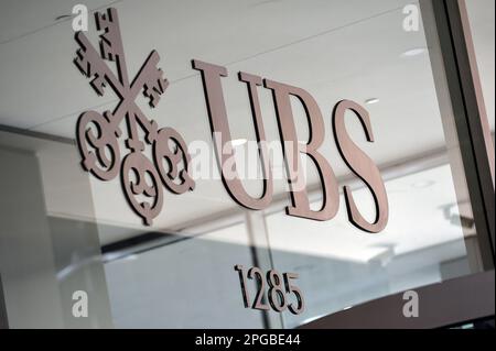 New York, États-Unis. 21st mars 2023. Société bancaire d'investissement UBS, immeuble du siège social situé dans le centre-ville de Manhattan, New York, NY, 21 mars 2023. UBS achète le crédit Suisse pour $3,2 milliards alors que les régulateurs cherchent à sécuriser le système bancaire mondial. (Photo par Anthony Behar/Sipa USA) crédit: SIPA USA/Alay Live News Banque D'Images