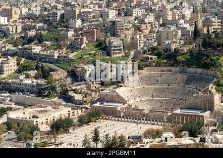 Vue sur l'amphithéâtre depuis la Citadelle, Amman, Jordanie Banque D'Images