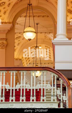 Une image intérieure de l'hôtel Fullerton abrité dans l'ancien bureau de poste général de Sydney (GPO) en Nouvelle-Galles du Sud, en Australie Banque D'Images