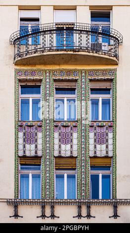 BUDAPEST, HONGRIE 02 mars 2023. Vue de face du magnifique bâtiment Art Nouveau antique, Gyorgy Koopeczek arhitect, construit 1910 - 1912 Banque D'Images