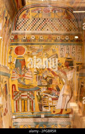 Exposition de cercueil à l'intérieur du Musée égyptien, le Caire, Égypte Banque D'Images