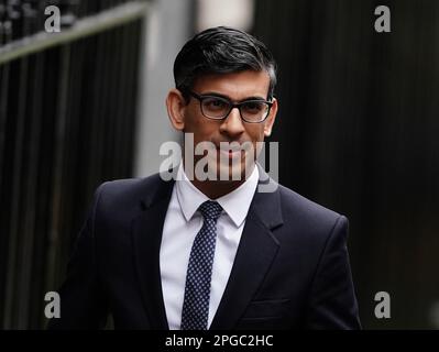 Photo du dossier datée du 15/03/2023, du Premier ministre Rishi Sunak, qui se vantait d’une possible rébellion du banc d’arrière-ban des Conservateurs alors que les députés votent sur une pièce maîtresse de son nouvel accord avec Bruxelles sur les accords commerciaux post-Brexit en Irlande du Nord. Le Labour ayant soutenu l’accord-cadre de Windsor signé le mois dernier, le gouvernement devrait gagner confortablement la division des communes, malgré les critiques de certains partisans conservateurs partisans du Brexit intransigeants. Date de publication : mercredi 22 mars 2023. Banque D'Images