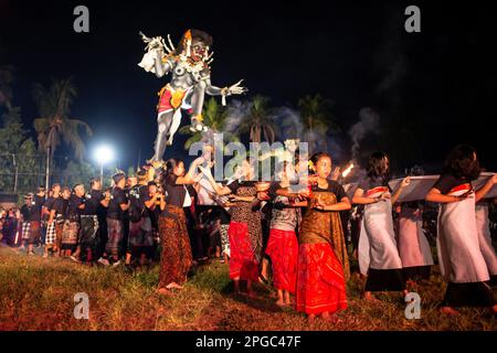 Sukawati, Bali, Indonésie - 21 mars 2023 : parade Ogoh-Ogoh Ngrupuk à Sukawati, Bali, Indonésie. Banque D'Images