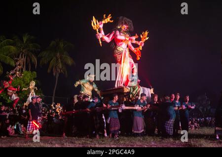 Sukawati, Bali, Indonésie - 21 mars 2023 : parade Ogoh-Ogoh Ngrupuk à Sukawati, Bali, Indonésie. Banque D'Images