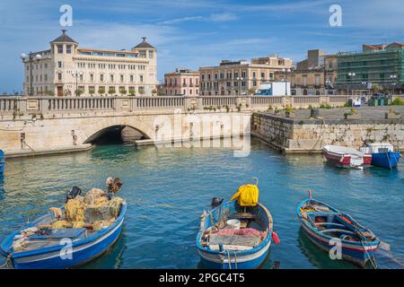 Le port sur l'île d'Ortigia Syracuse Banque D'Images